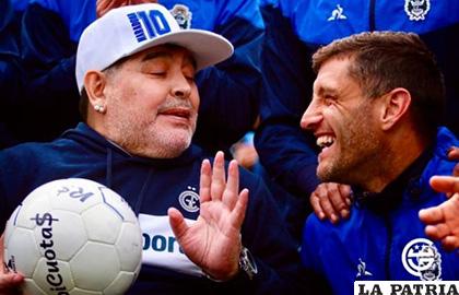 Lucas Licht junto a Diego Maradona /diez.bo