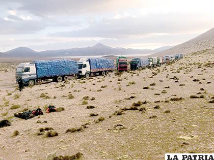 La caravana de camiones que pretendía ingresar al país /LA PATRIA