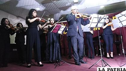 Orquesta de Cámara de la Universidad Loyola en su presentación /Marcela Tórrez
