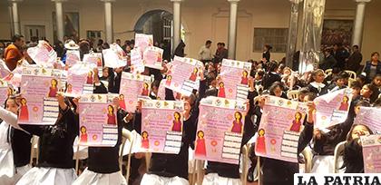 Se espera inmunizar a todas las niñas de Oruro contra el VPH /LA PATRIA