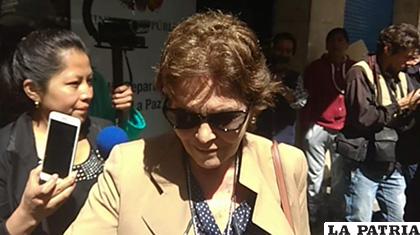 La ex gerente de PAT, Ximena Valdivia, en la Fiscalía de La Paz /ANF