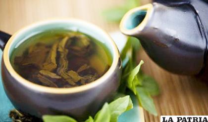 Algunos recomiendan el consumo del té verde en ayunas y antes de hacer deporte /mejorconsalud.com