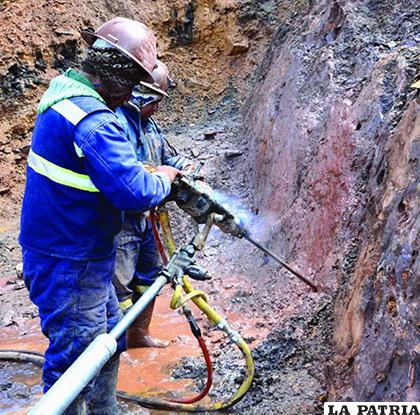 Un buen comienzo de reactivación 
minera, sería explotar Mallku Khota
