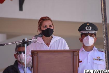 La Presidente Jeanine Áñez durante el acto que se realizó en Tarija /ABI