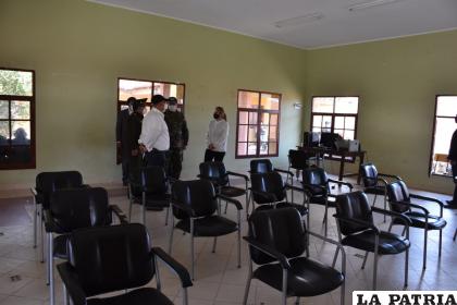La Presidente Áñez observa uno de los ambientes del nuevo Centro de Inteligencia
/Felcn