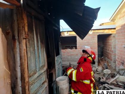 Personal de Bomberos logró extinguir el fuego /Policía
