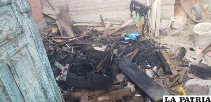Se registraron algunos daños materiales tras el incendio /Policía
