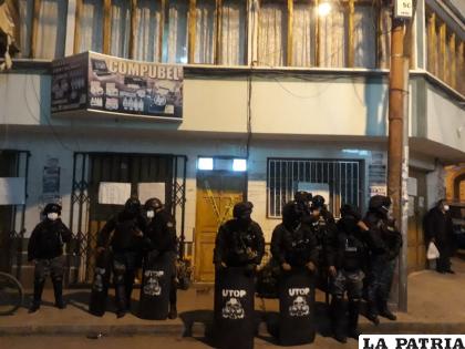 Hubo fuerte resguardo policial durante el acto investigativo /LA PATRIA
