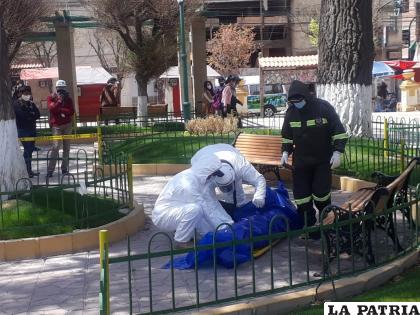 El bebedor consuetudinario fue encontrado en una baqueta del Parque de la Unión /LA PATRIA
