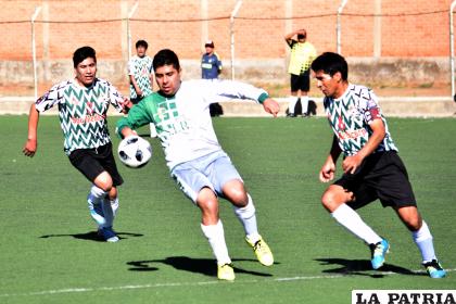 Los profesionales quieren concluir su campeonato de fútbol 
/LA PATRIA /archivo