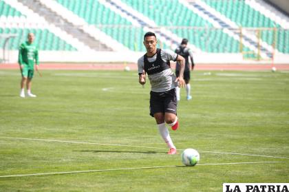 Durante el entrenamiento del combinado boliviano en el “Hernando Siles” /FBF