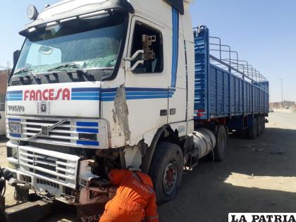 El volvo revistió daños materiales de poca consideración /LA PATRIA
