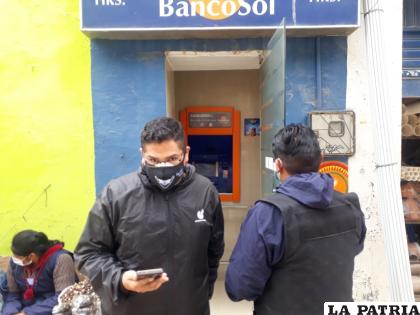 Los ladrones no robaron ni un centavo de la expendedora de dinero /LA PATRIA