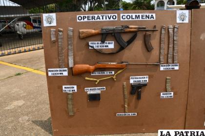 En uno de los operativos se incautaron armas y municiones /FELCN