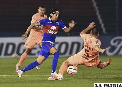 Los delanteros de Tigre no pudieron superar la defensa de Bolívar /APG
