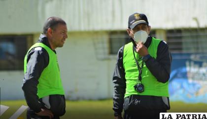 Alberto Illanes (derecha) dirige al cuadro “atigrado” /club The Strongest