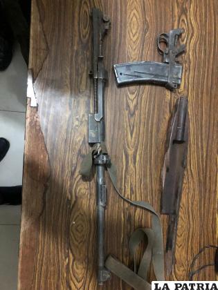 El aprehendido fue encontrado con esta arma en Toledo /Policia