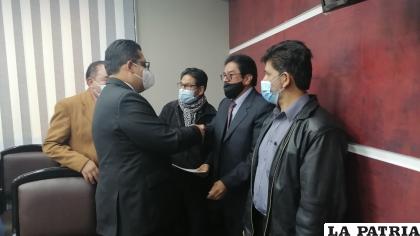 Gerente de la CNS Herland Tejerina posesionó al nuevo administrador  /cns