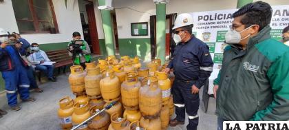 Las garrafas fueron entregadas en dependencias de la Felcc /LA PATRIA