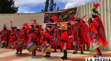 Cada versión hay más participantes en este encuentro cultural /AJAYU WAYNA