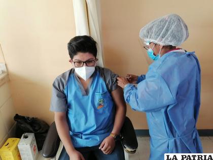 Personal de salud que fue vacunado contra el Covid-19 /LA PATRIA