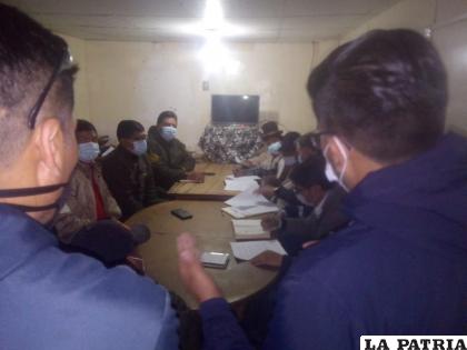 Los parlamentarios se reunieron con representantes de los privados de libertad /CC