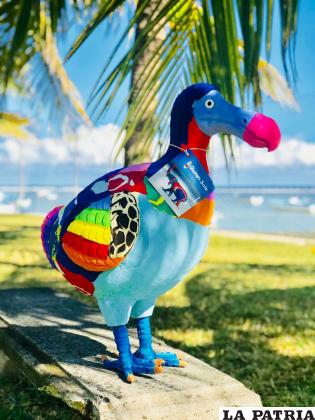 Un dodo hecho de material reciclaje recogidas del mar /OCEAN SOLE