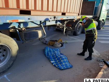El hombre perdió la vida luego de ser arrollado por el tracto camión /LA PATRIA