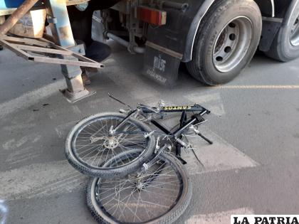 La bicicleta quedó partida en dos /LA PATRIA