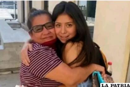 La policía publicó una foto del recuentro de la joven y su madre /El Mundo