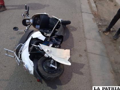 Los dos ocupantes de la moto salieron heridos /LA PATRIA