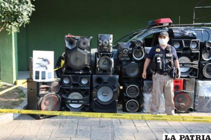 Equipos de sonido recuperados por la Policía Boliviana /MINISTERIO DE GOBIERNO