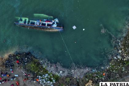 Barco de pasajeros volcado en Liupanshui, en la provincia de Guizhou /O Dongqu/Xinhua vía AP