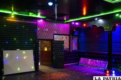 Los dueños del bar dejaron de organizar veladas de karaoke tras la llegada del Talibán al poder, por temor a represalias /AP PHOTO / Bernat Armangue