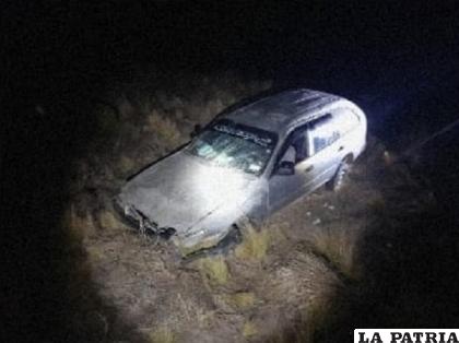 De esta manera quedó la vagoneta tras encunetarse /Policía