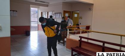 Los implicados saliendo de la audiencia cautelar /LA PATRIA