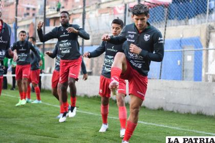 El primer día de entrenamiento de la Verde en el estadio del club Bolívar /FBF
