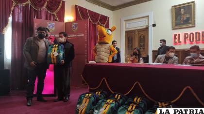 Mochilas entregadas a los centros de salud /ESTRELLA DEL SUR