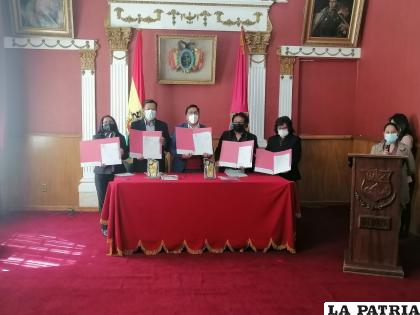 Firma de convenio entre el GAMO y Visión Mundial /LA PATRIA 