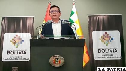 El ministro de Planificación del Desarrollo, Sergio Cusicanqui en conferencia de prensa /ERBOL