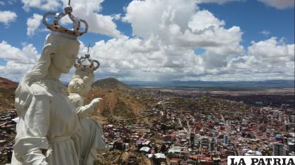 Panorámica de la ciudad de Oruro desde el monumento a la Virgen del Socavón /LA PATRIA
