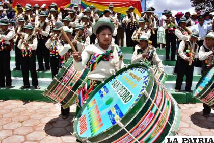 Capital Folklórica de la Tarqueda boliviana y de los Tejidos de Colores / Gad-Oru
