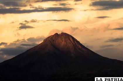 Volcán Tata Sabaya, parte de la cordillera Occidental / RR.SS.