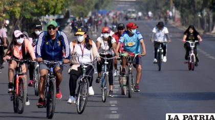 Manejar bicicleta en el Día del Peatón es una de las opciones /Inovapress