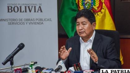 El ministro de Obras Públicas, Edgar Montaño durante conferencia de prensa /ANF