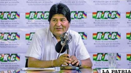 El expresidente Evo Morales en la radio RKC 
/LOS TIEMPOS