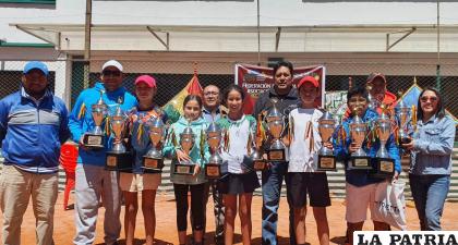 Los ganadores en la categoría Sub-12 /LA PATRIA