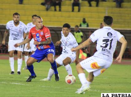 Marco Ovejero hizo doblete en el triunfo de Universitario /APG