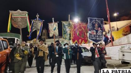 Los devotos de las morenadas, encabezaron juntos el recorrido 
