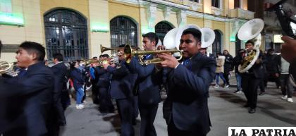 Las bandas llevaron la música ??a todo pulmón?
